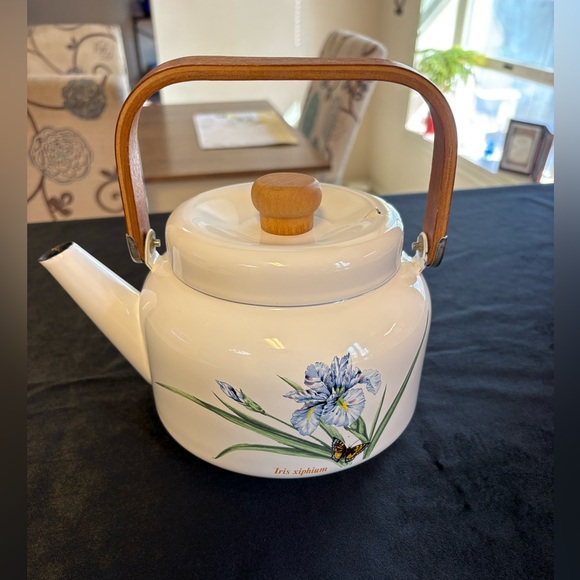 Other - Vintage White And Blue Floral Metal Enamel Tea Kettle 2Qt